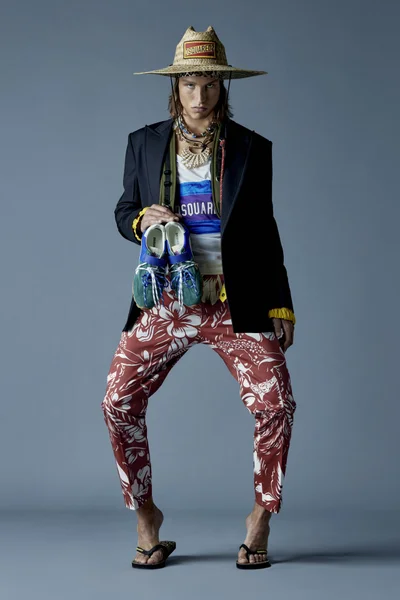 Look 16